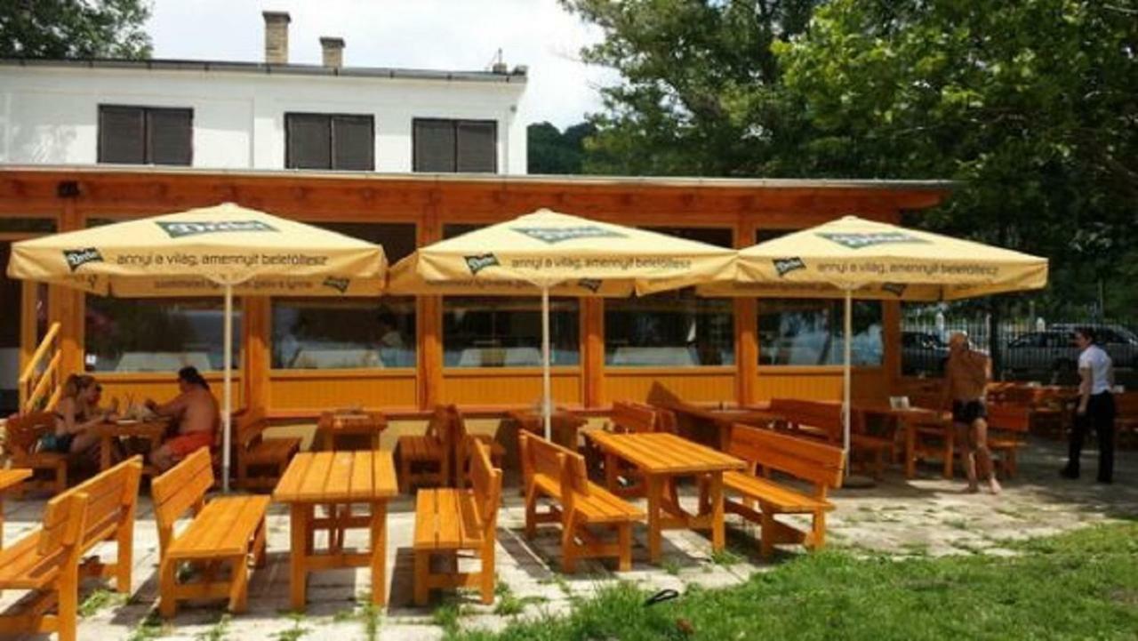 Balatonfůzfő Szegfu Apartmanhazヴィラ エクステリア 写真